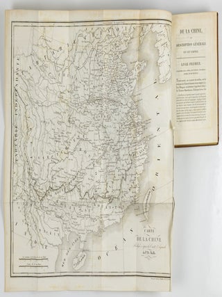 De la Chine, ou description g&eacute;n&eacute;rale de cet empire, r&eacute;dig&eacute;e d&rsquo;apr&egrave;s les m&eacute;moires de la mission de P&eacute;-Kin. Ouvrage qui contient la description topographique des quinze provinces de la Chine, celle de la Tartarie, des &icirc;les et des divers Etats tributaires qui en d&eacute;pendent; le nombre de ses villes; le tableau de sa population; les trois r&egrave;gnes de son histoire naturelle, rassembl&eacute;s et donn&eacute;s pour la premi&egrave;re fois avec quelque &eacute;tendue; et l&rsquo;expos&eacute; de toutes les connoissances acquises et parvenues jusqu&rsquo;ici en Europe sur le gouvernement, la religion, les lois, les m&oelig;urs, les usages, les sciences et les arts des Chinois. Troisi&egrave;me &eacute;dition, revue et consid&eacute;rablement augment&eacute;e. Avec deux cartes. . . Tome premier [-deuxi&egrave;me, -troisi&egrave;me, -quatri&egrave;me, -cinqui&egrave;me, -sixi&egrave;me, -septi&egrave;me]