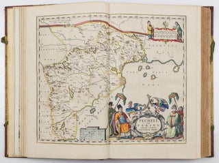 Novus atlas sinensis dat is Afbeeldingen en Beschryvingê van alle de Landschappen van het groote Ryck Sina in Latijn beschreven door P.M. Martinium S.I. en uytgegeven By Ioan Blaeu. (Seeste Deel van de nieuwe Atlas oft Toonneel des Aerdrijcx, Uytgegeven door Joan Blaeu.)