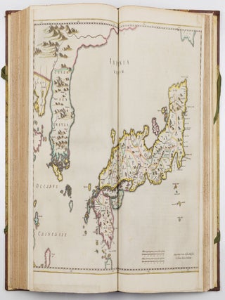 Novus atlas sinensis dat is Afbeeldingen en Beschryving&ecirc; van alle de Landschappen van het groote Ryck Sina in Latijn beschreven door P.M. Martinium S.I. en uytgegeven By Ioan Blaeu. (Seeste Deel van de nieuwe Atlas oft Toonneel des Aerdrijcx, Uytgegeven door Joan Blaeu.)