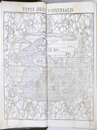 Cosmographiae uniuersalis Lib. VI in quibus, iuxta certioris fidei scriptorum traditionem describuntur, Omniu[m] habitabilis orbis partiu[m] situs, p[ro]pri&aelig;q[ue] dotes. Regionum Topographic&aelig; effigies. Terr&aelig; ingenia, quibus fit ut tam differe[n]tes & uarias spec&iacute;e res, & animatas, & inan&iacute;matas, ferat. Animalium peregrinorum natur&aelig; & pictur&aelig;. Nobiliorum ciuitatum icones & descriptiones. Regnorum initia, incrementa & translationes. Omnium gentiu[m] mores, leges, religio, res gest&aelig;, mutationes: Item regum & principium genealogi&aelig;. Autore Sebast. Munstero