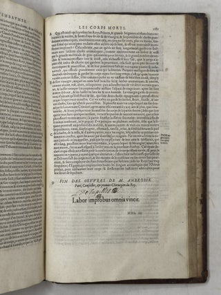 Les oeuvres d'Ambroise Paré, conseiller, et premier chirurgien du roy Divisees en vingt neuf livres, Avec les figures & portraicts, tant de l’Anatomie, que des instruments de Chirurgie, & de plusieurs Monstres. Reveuës & augmentees par l'Autheur, peu auparavant son decez Cinquiesme Edition