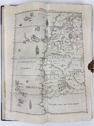Geografia di M. Livio Sanuto distinta in XII libri. Ne quali, oltra l'esplicatione di molti luoghi di Tolomeo, e della Bussola, e dell' Apuglia, si dichiarano le Provincie, Popoli, Regni, Città; Porti, Monti, Fiumi, Laghi, e Costume dell'Africa. Con XII tavole di essa Africa in dissegno di rame. Aggiuntivi de piu tre Indici da M. Giovan Carlo Saraceni