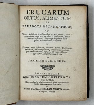 Erucarum ortus, alimentum et paradoxa metamorphosis, In qua Origo, pabulum, transformatio, nec non tempus, locus & proprietates erucarum, vermium, papilionum, phalænarum, muscarum, aliorumque hujusmodi exsanguium animalculorum exhibentur in Favorum, atque insectorum, herbarum, florum, & plantarum Amatorum, tùm etiam pictorum, limbolariorum, aliorumque commodum exactè inquisita, ad vivum delineata, typis excusa, compendiosèque descripta per Mariam Sibillam Merian