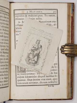 L'office de la Semaine Sainte, a l'usage de la maison du roy. Imprim&eacute; par expr&egrave;s Commandement de Sa Majest&eacute;. Conform&eacute;ment aux Breviaires & Messels Romain & Parisien. Avec les C&eacute;r&eacute;monies de l'Eglise. Nouvelle edition